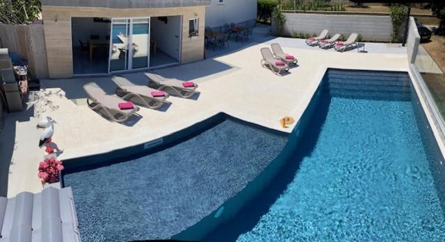 Croliday Apartment With Pool Nin Vrsi Exterior photo