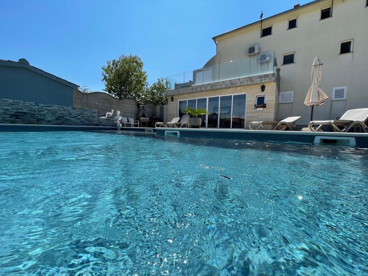 Croliday Apartment With Pool Nin Vrsi Exterior photo